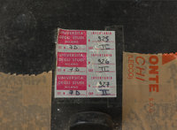 Etichette di inventario sul coperchio della cassetta B