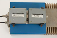 Veduta dell'amplificatore/discriminatore e del convertitore ECL-TTL, fissati sopra il fotomoltiplicatore