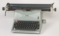 Macchina da scrivere meccanica Olivetti 82