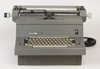 Macchina da scrivere elettrica Olivetti Tekne 3