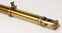 Montaggio sul tubo di cannocchiale descritto alla scheda 339. Ipotesi B: corrispondenza del foro singolo sulla flangia con il foro filettato sul tubo