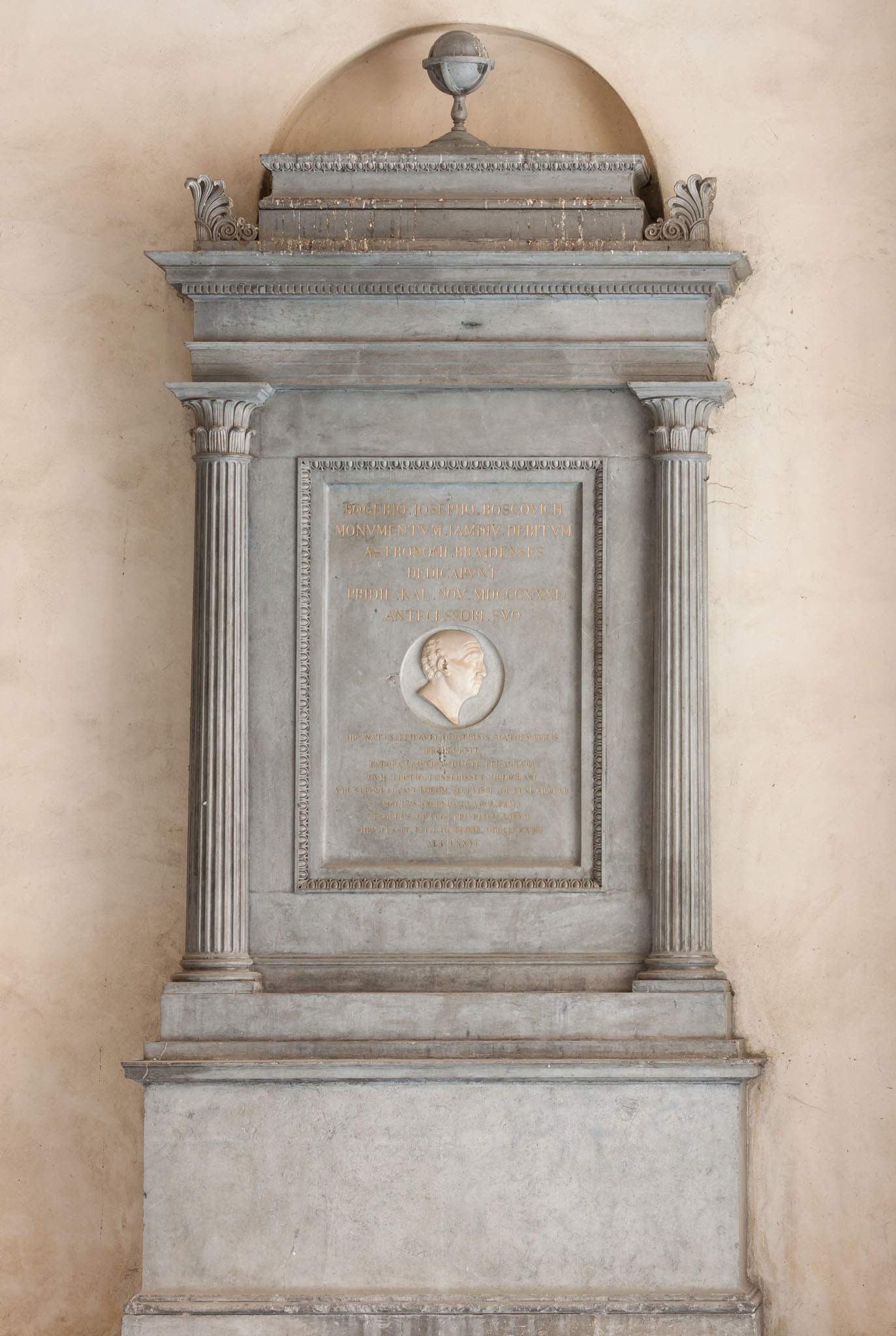 Monumento commemorativo di Boscovich a Brera