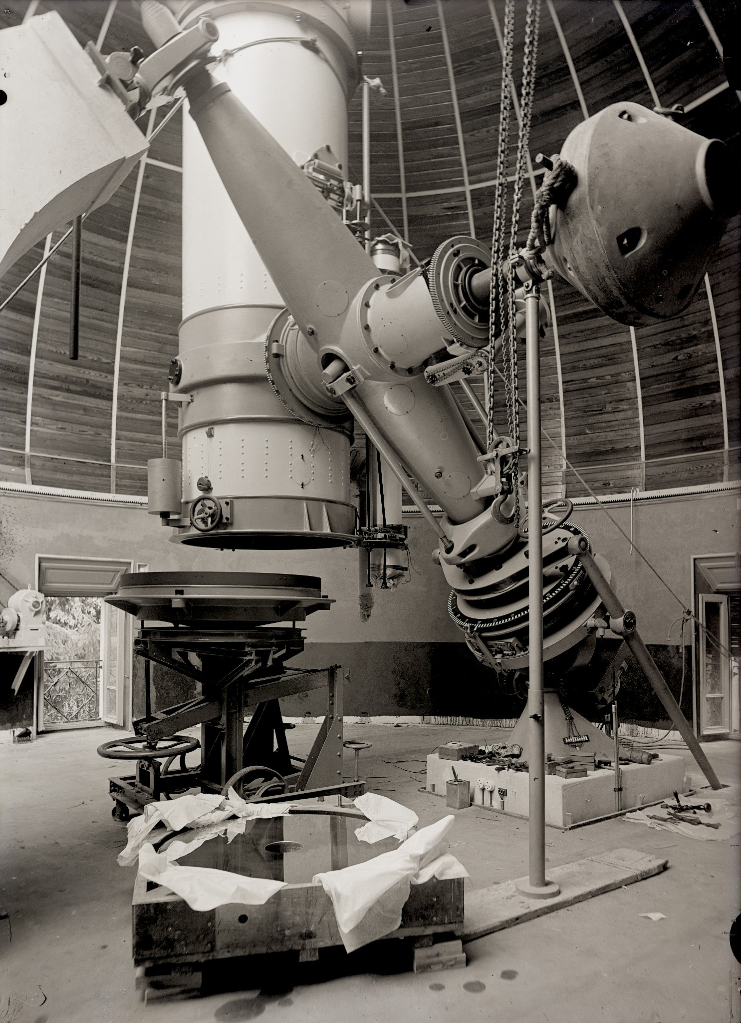 Montaggio dello specchio del telescopio Zeiss di Merate